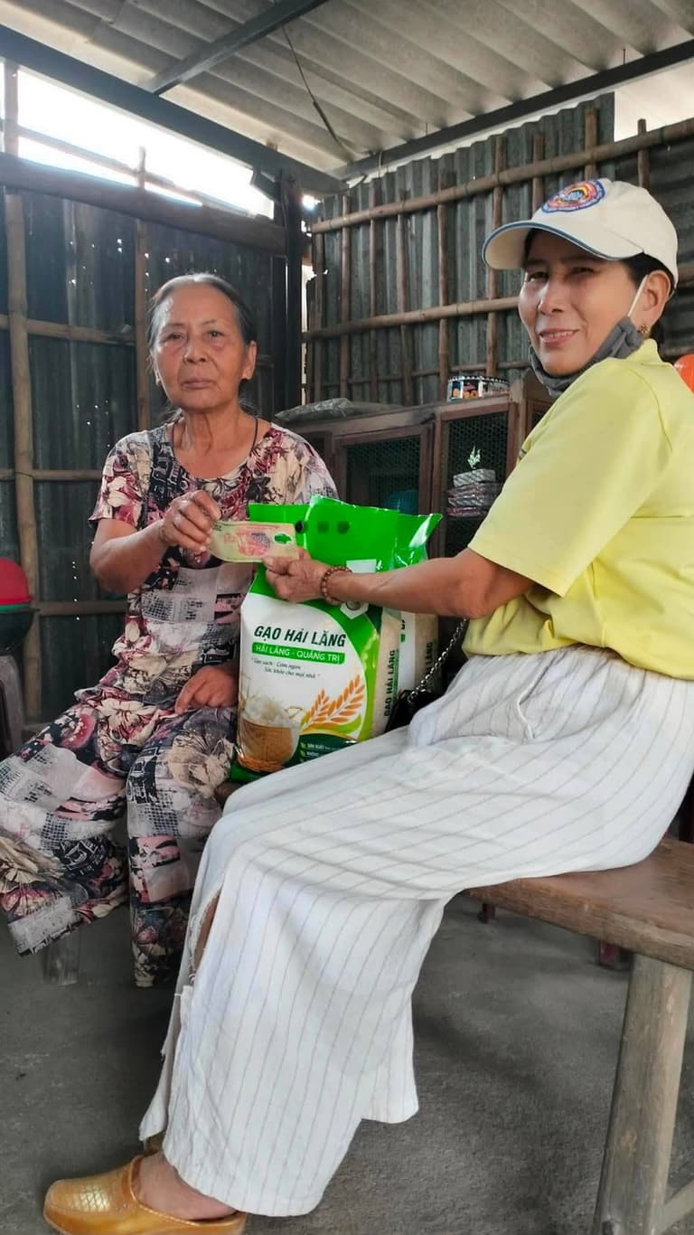 Từ thiện mùa Phật đản — 34