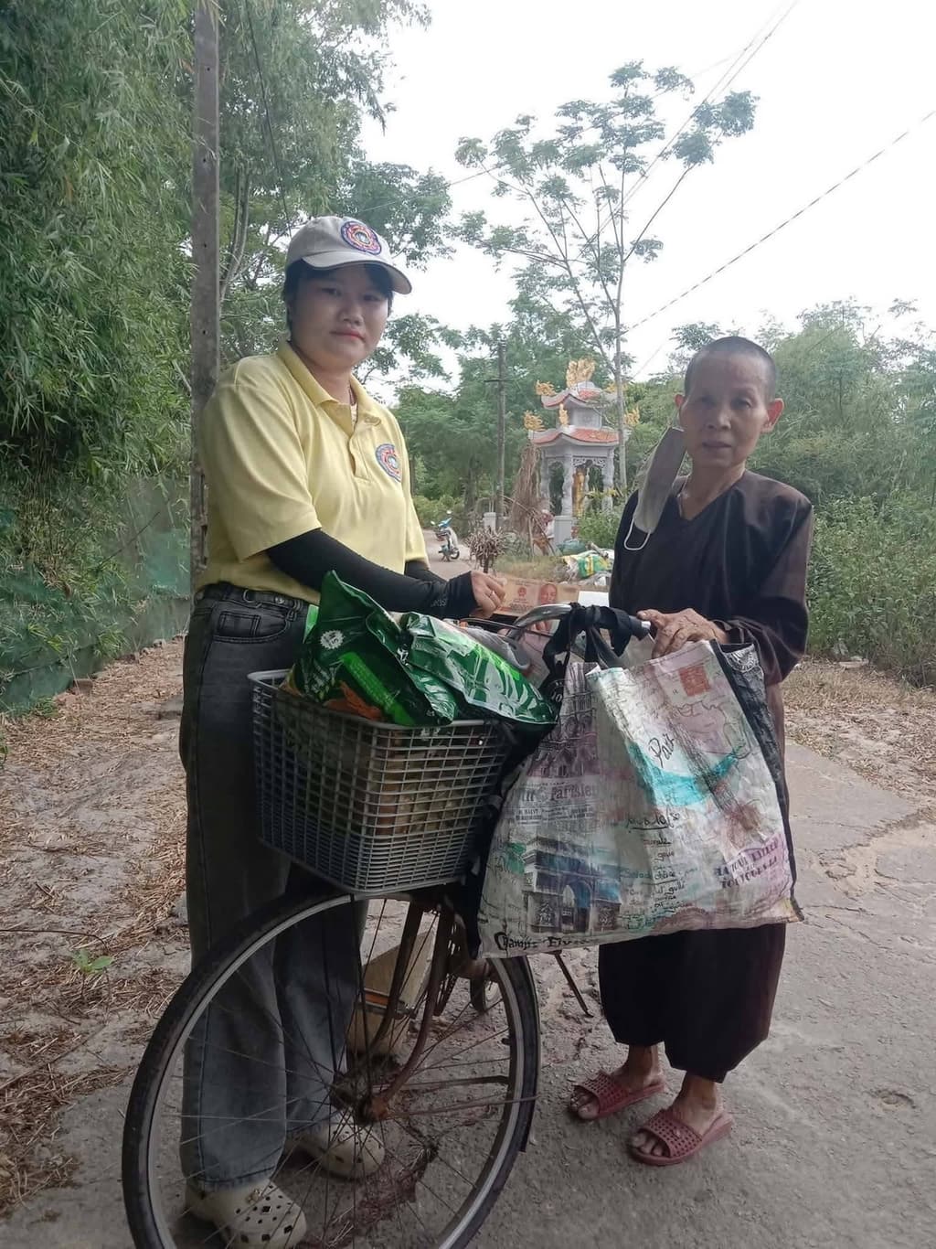 Từ thiện mùa Phật đản — 32