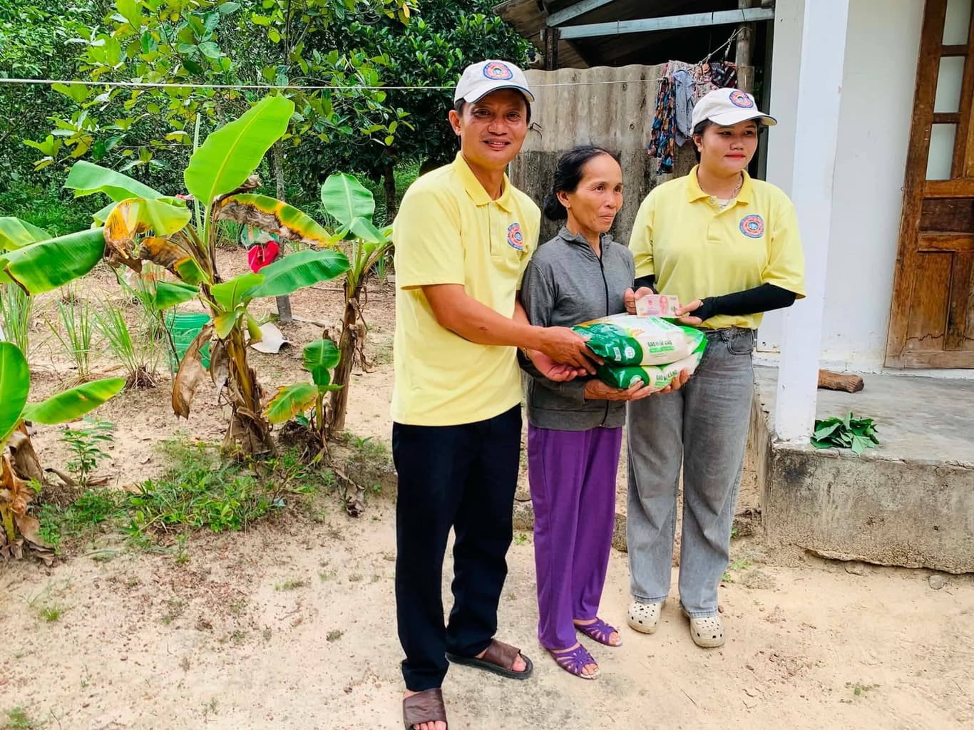 Từ thiện mùa Phật đản — 31