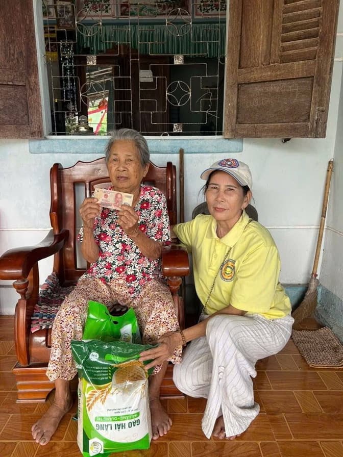 Từ thiện mùa Phật đản — 30
