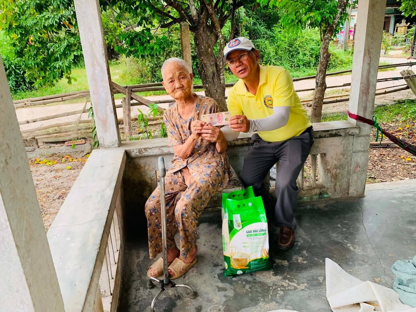 Từ thiện mùa Phật đản — 28