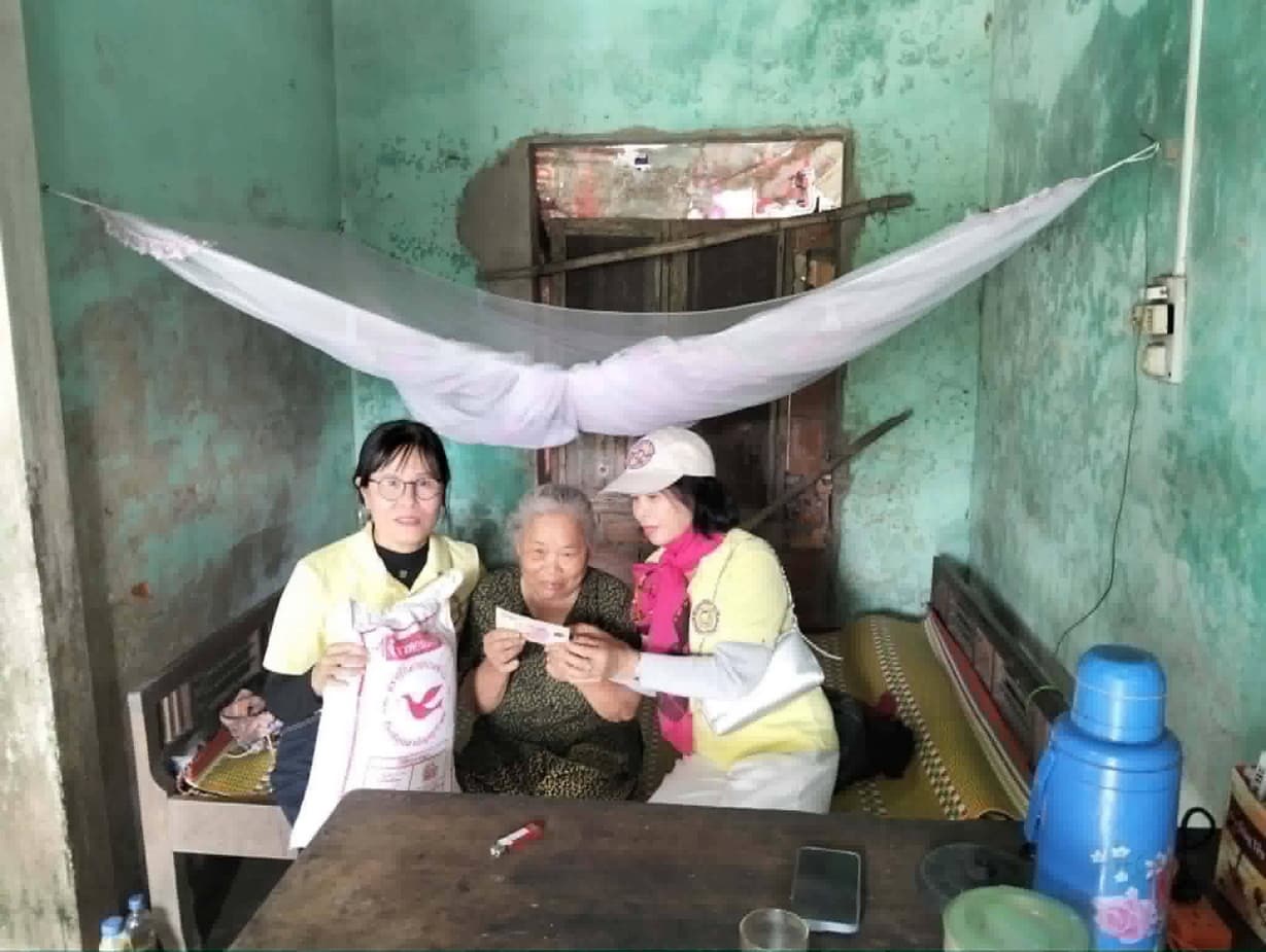 Từ thiện mùa Phật đản — 128