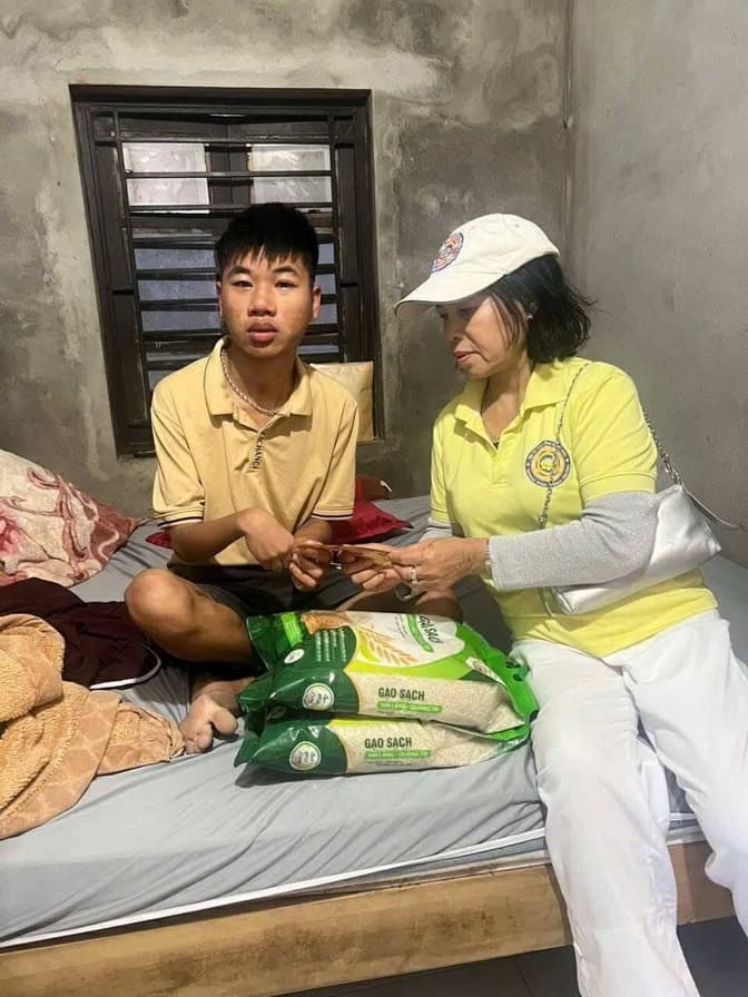 Từ thiện mùa Phật đản — 25