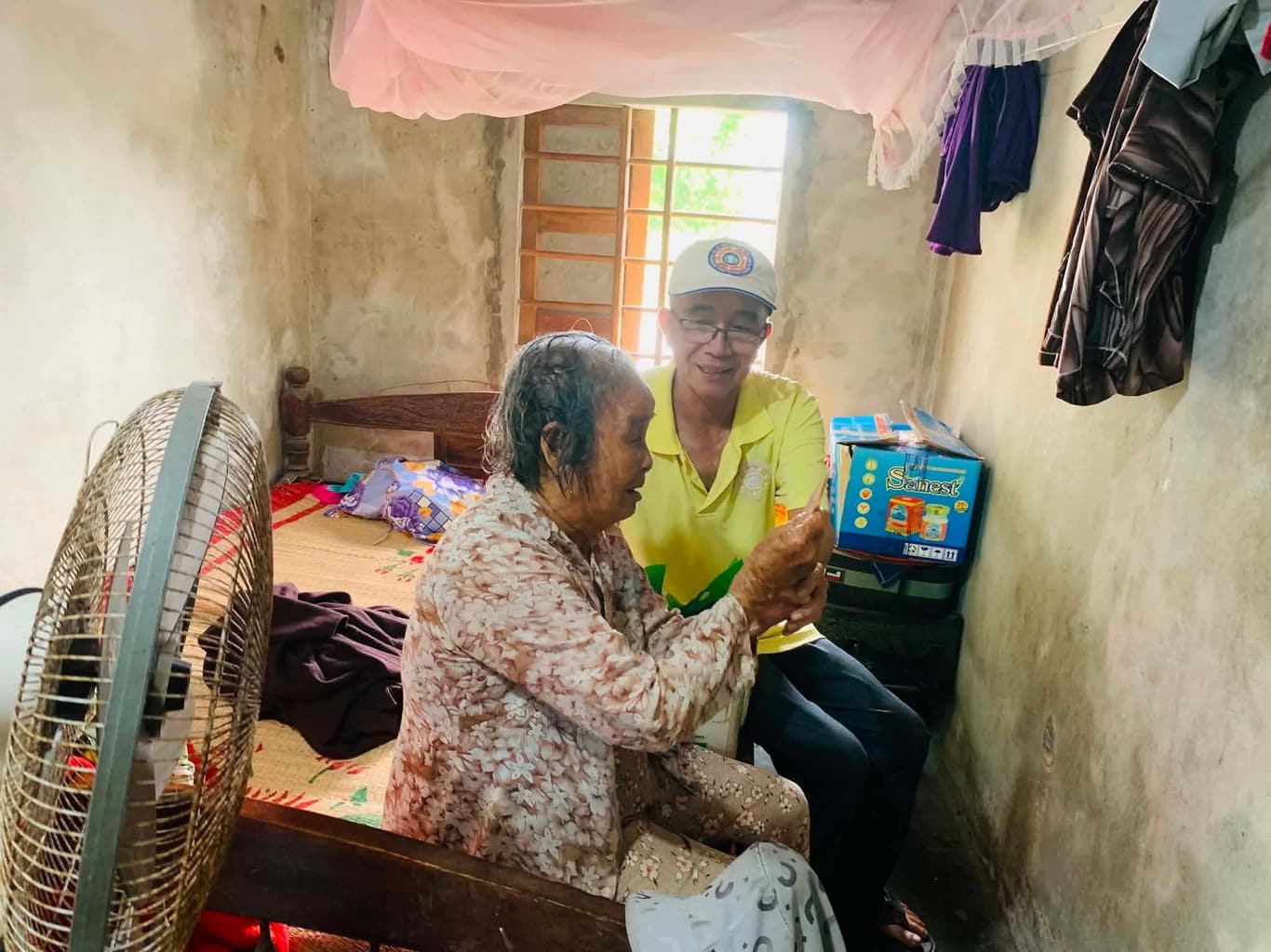 Từ thiện mùa Phật đản — 24