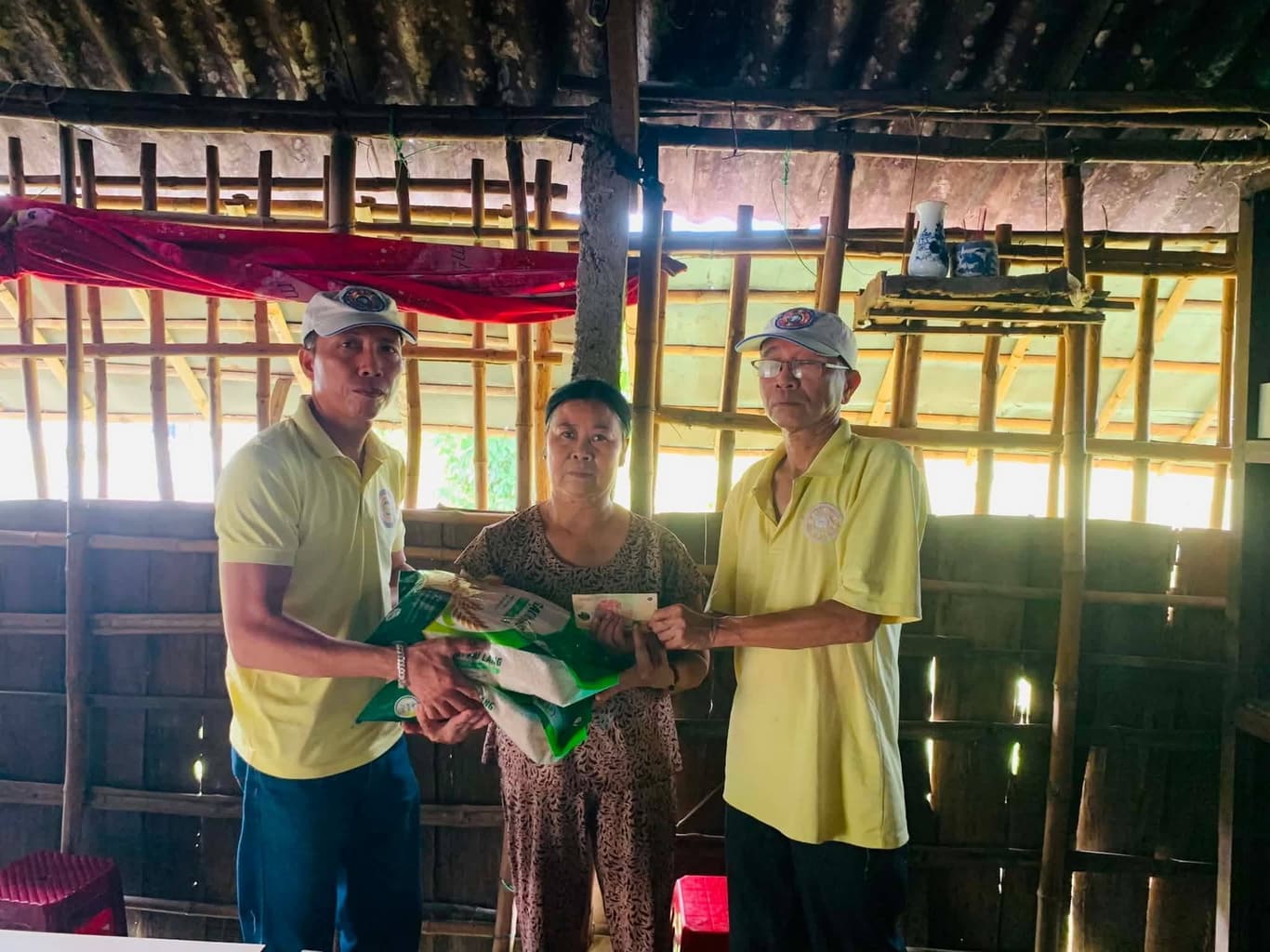 Từ thiện mùa Phật đản — 23