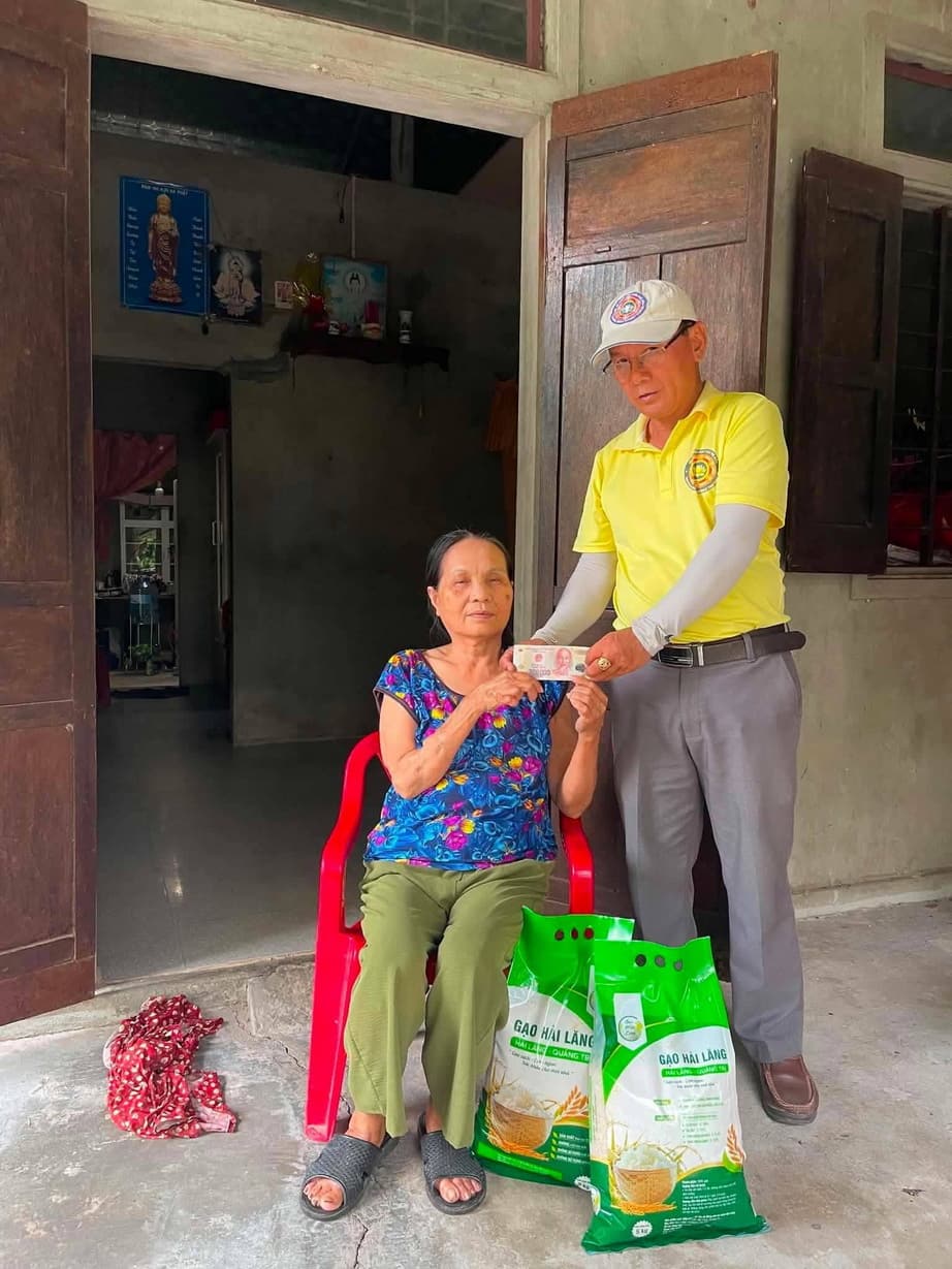 Từ thiện mùa Phật đản — 124
