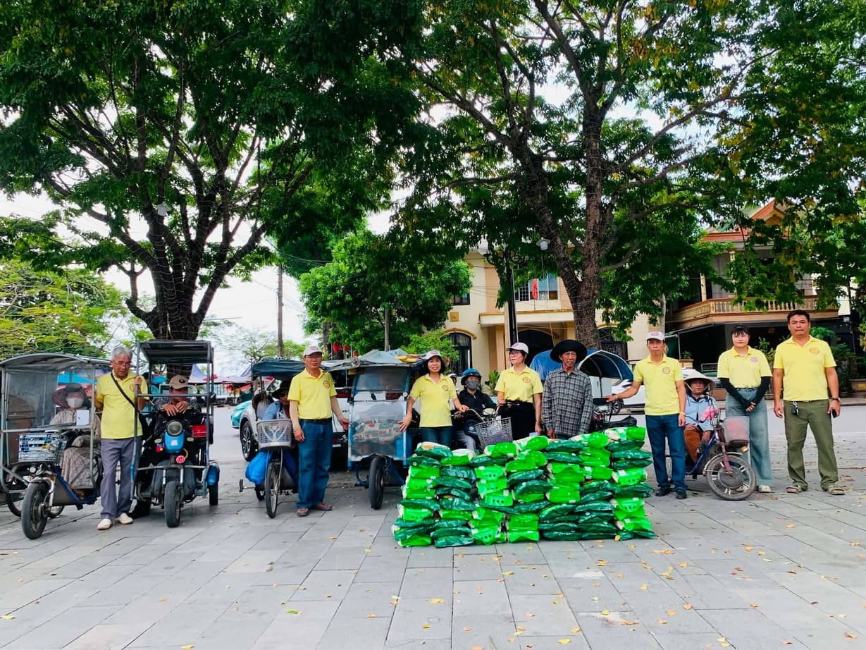 Từ thiện mùa Phật đản — 123