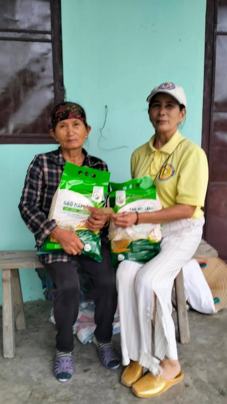 Từ thiện mùa Phật đản — 21