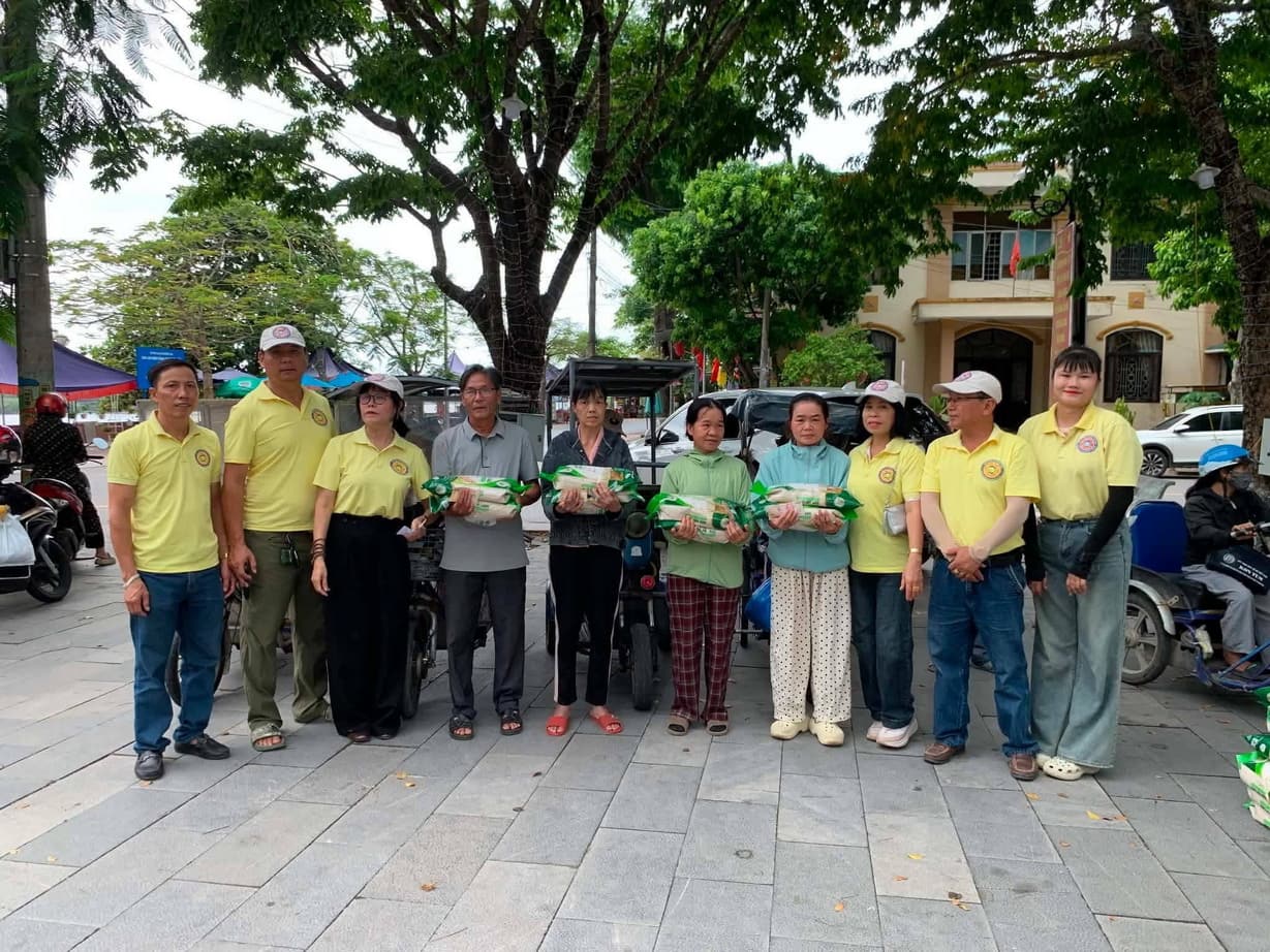 Từ thiện mùa Phật đản — 119