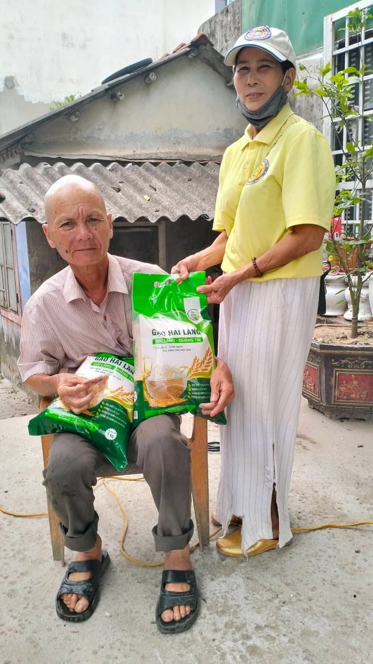 Từ thiện mùa Phật đản — 19