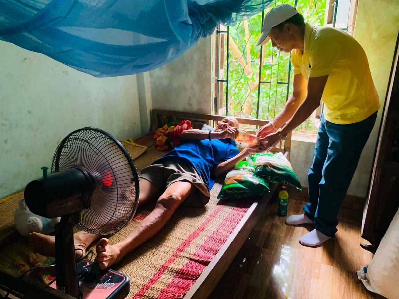 Từ thiện mùa Phật đản — 18