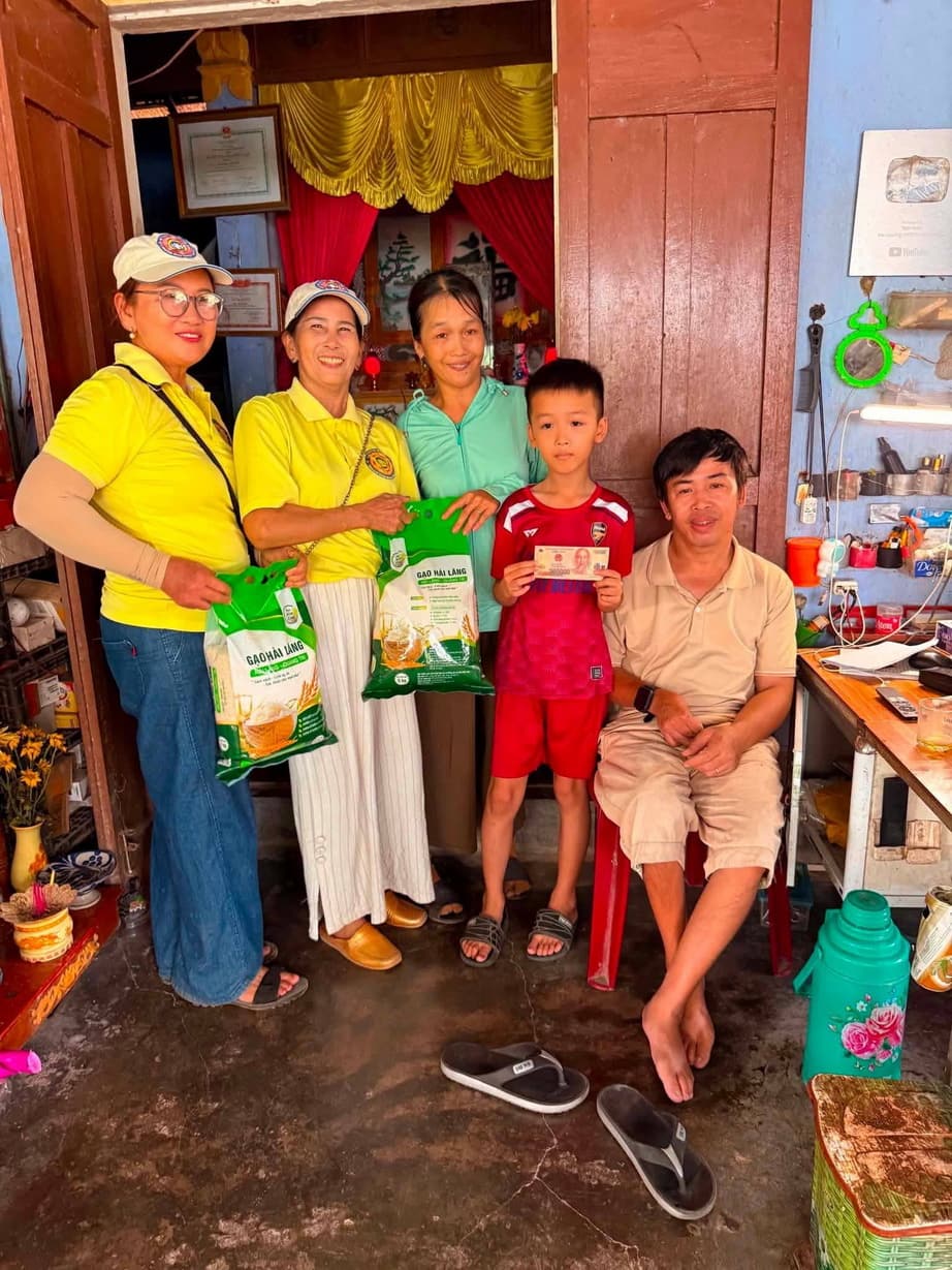 Từ thiện mùa Phật đản — 116