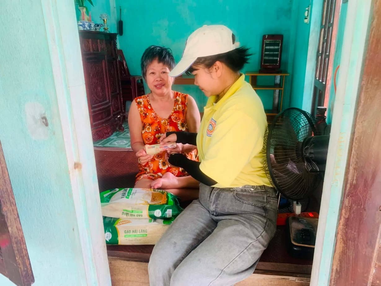 Từ thiện mùa Phật đản — 109