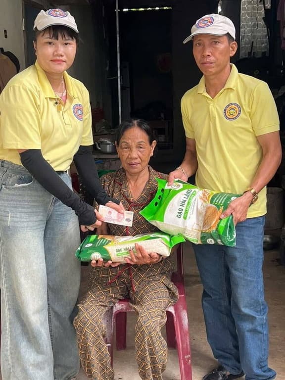 Từ thiện mùa Phật đản — 107