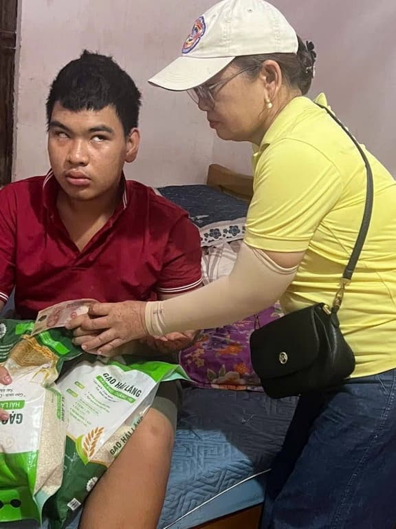 Từ thiện mùa Phật đản — 106