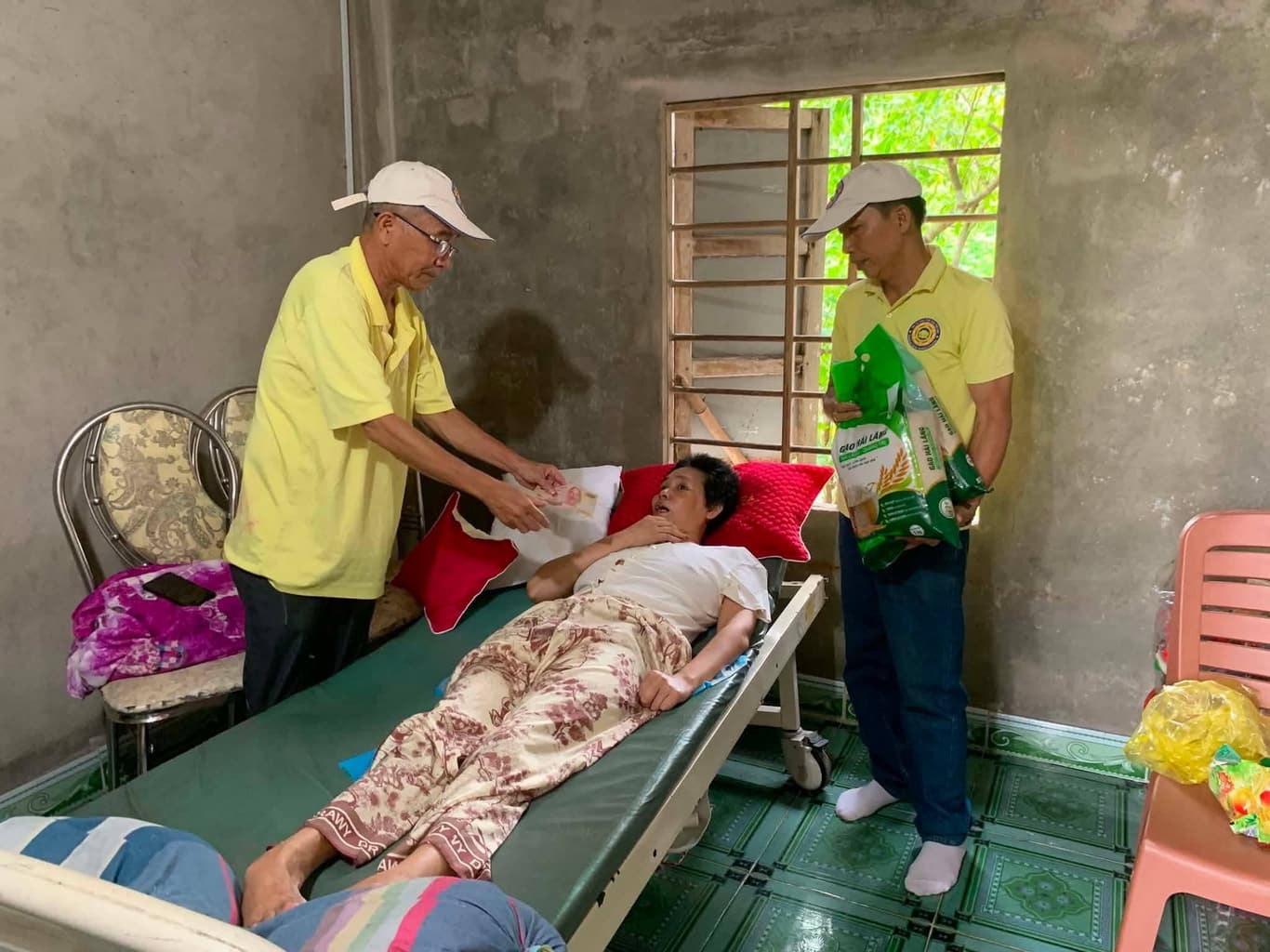 Từ thiện mùa Phật đản — 13