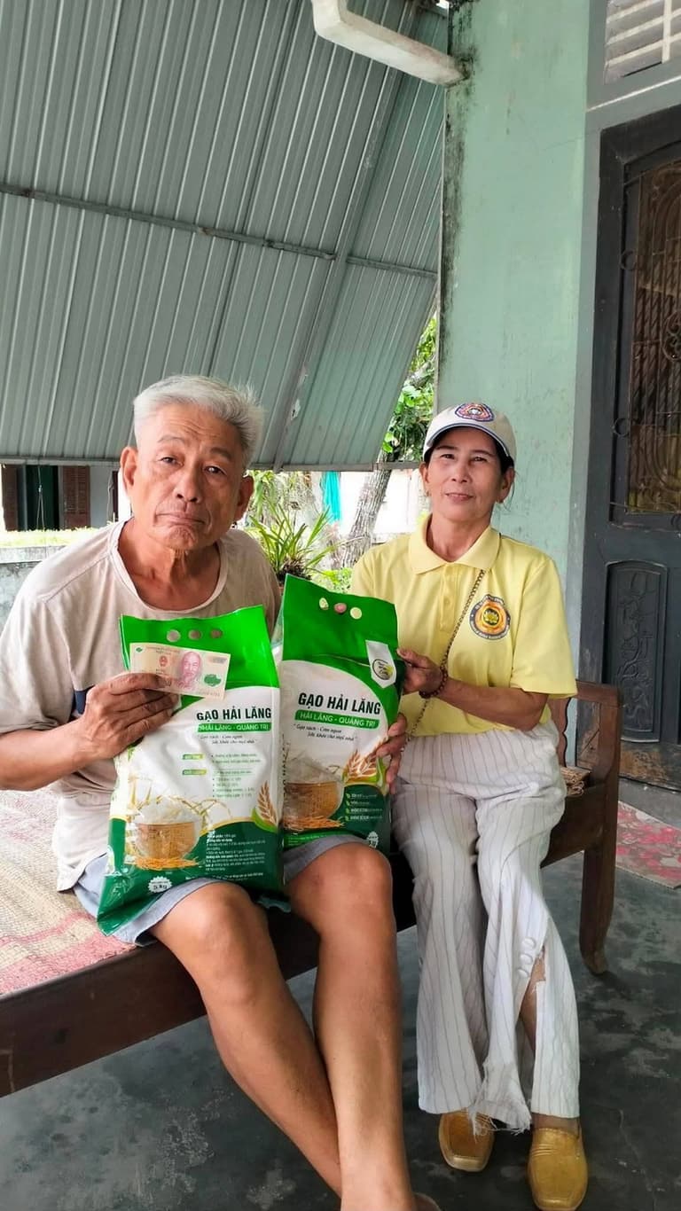 Từ thiện mùa Phật đản — 12