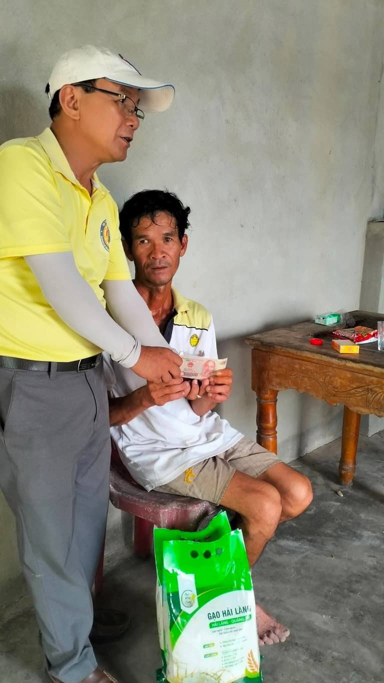 Từ thiện mùa Phật đản — 11