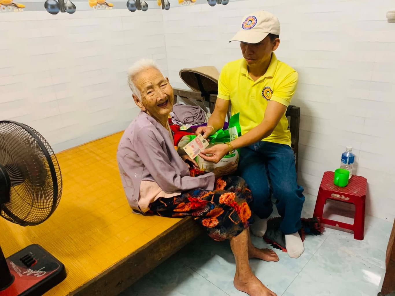 Từ thiện mùa Phật đản — 10