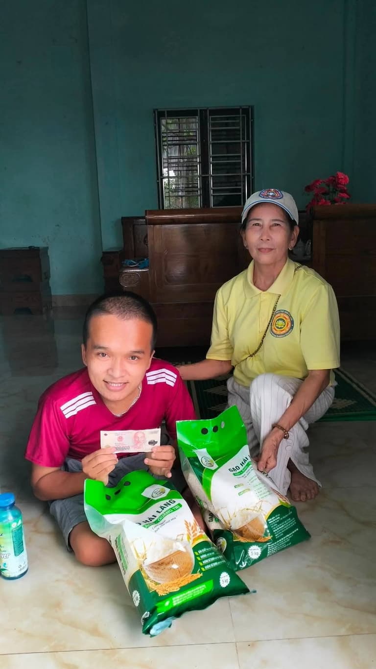 Từ thiện mùa Phật đản — 9
