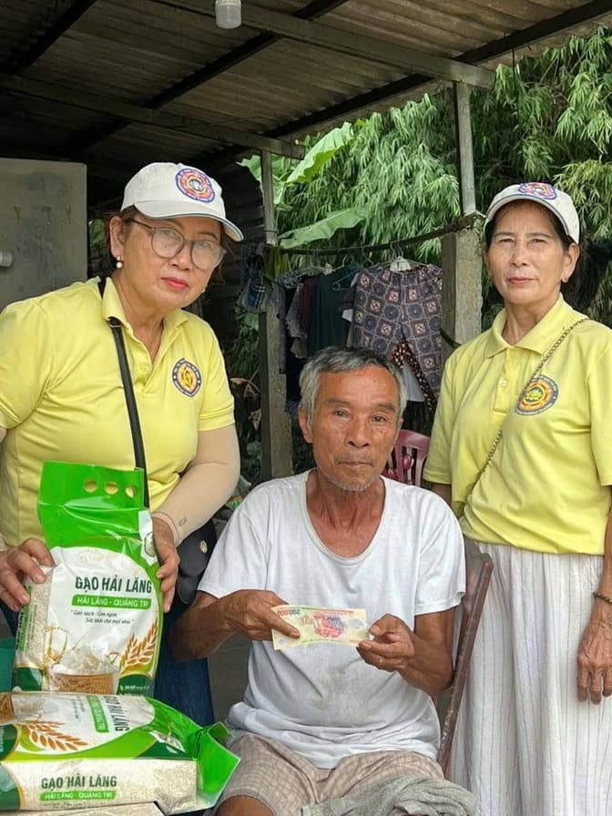 Từ thiện mùa Phật đản — 7