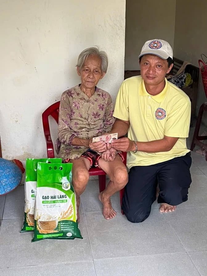 Từ thiện mùa Phật đản — 6