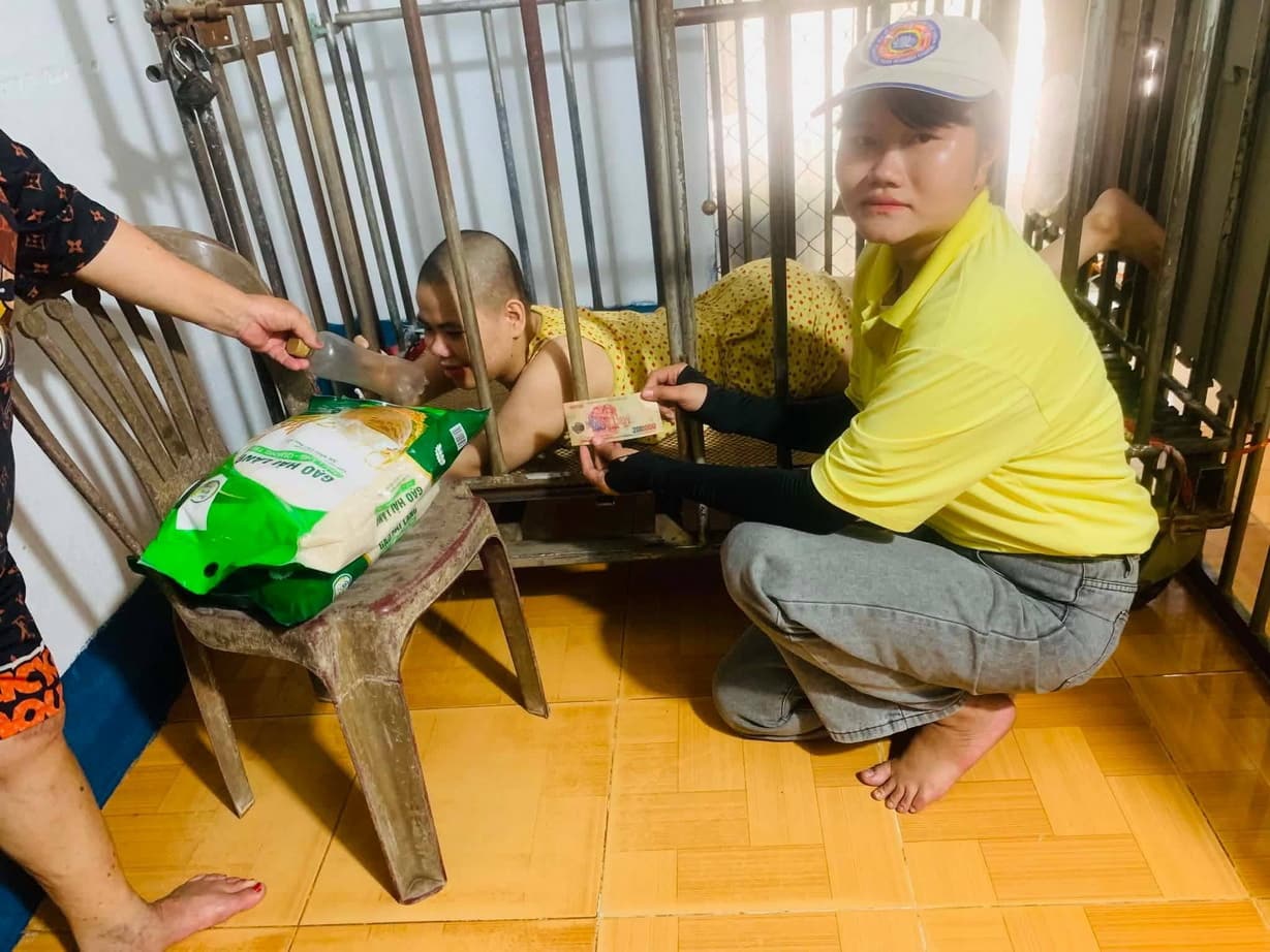 Từ thiện mùa Phật đản — 94