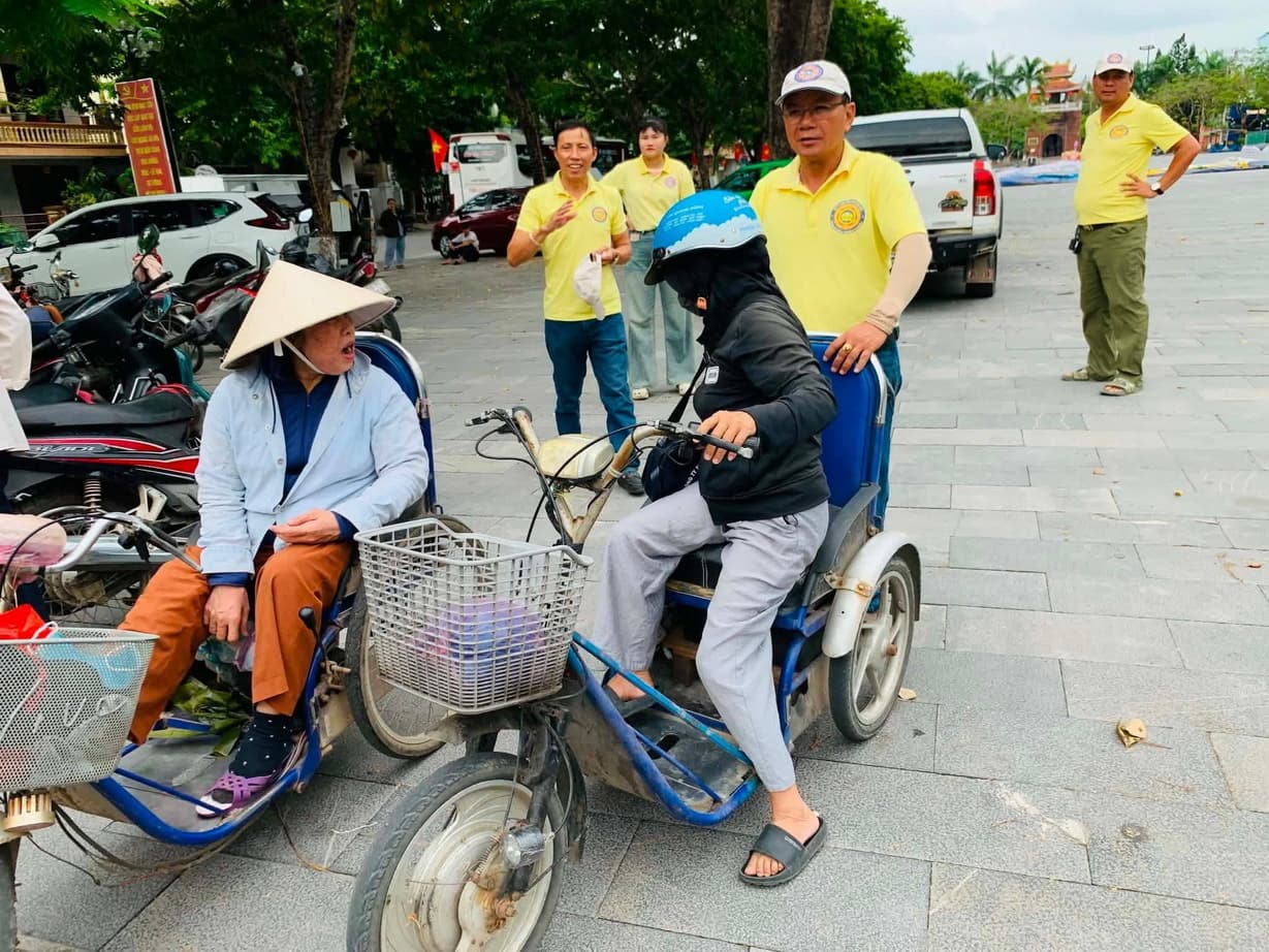 Từ thiện mùa Phật đản — 92