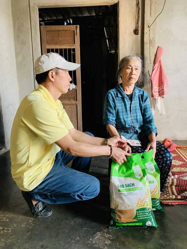 Từ thiện mùa Phật đản — 84