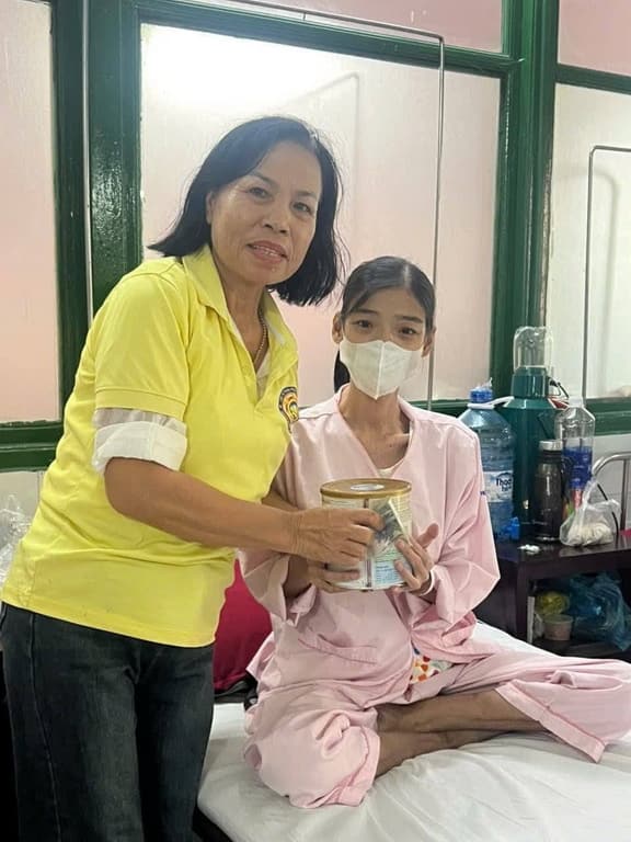 Từ thiện mùa Phật đản — 83