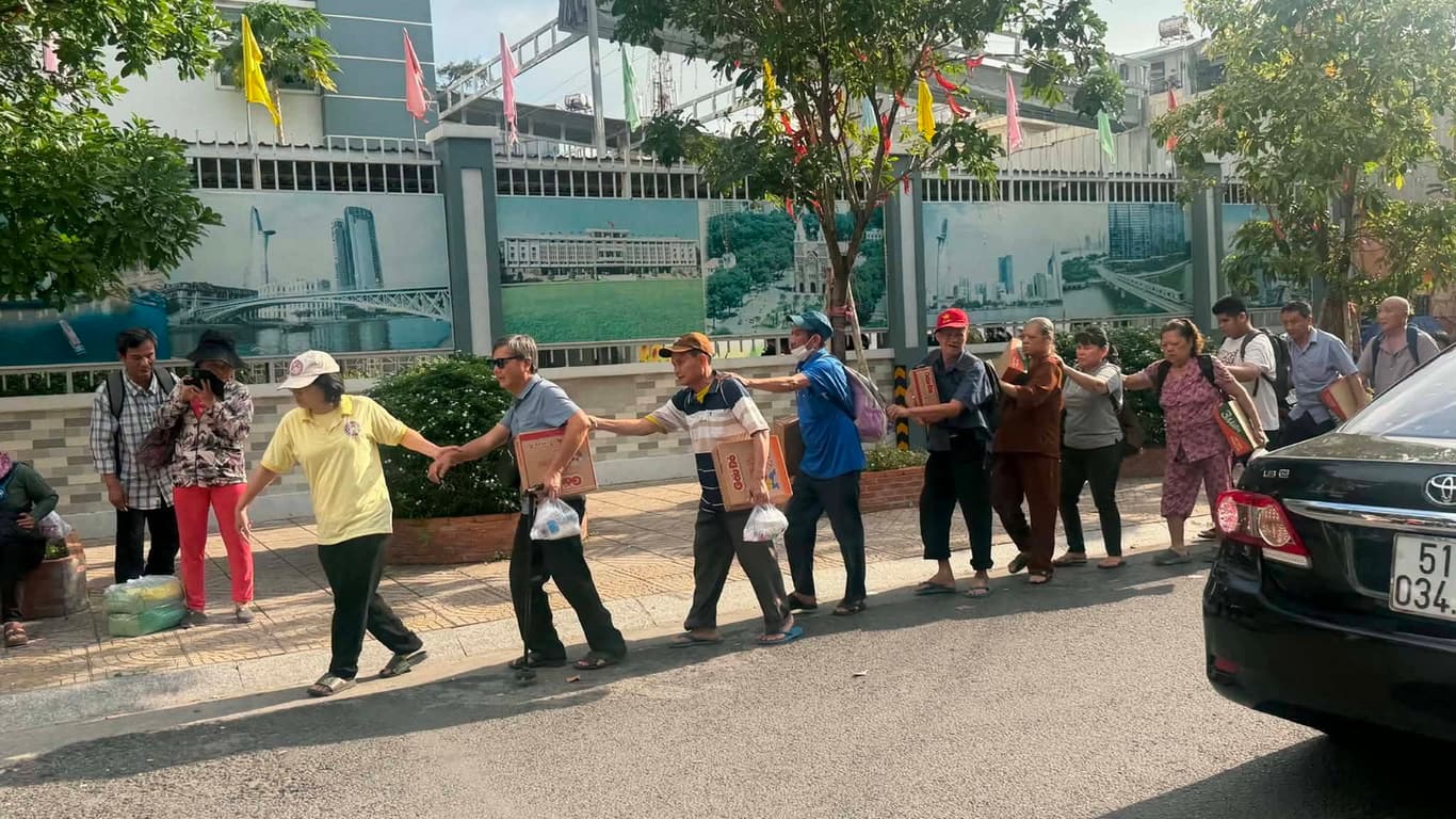 Từ thiện mùa Phật đản — 22