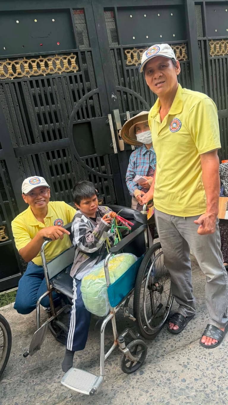 Từ thiện mùa Phật đản — 15