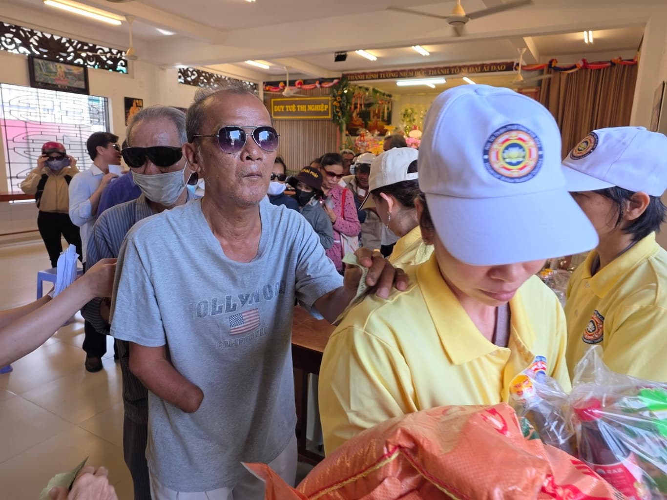 Từ thiện mùa Phật đản — 26