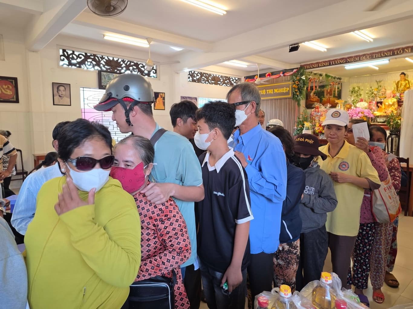Từ thiện mùa Phật đản — 25