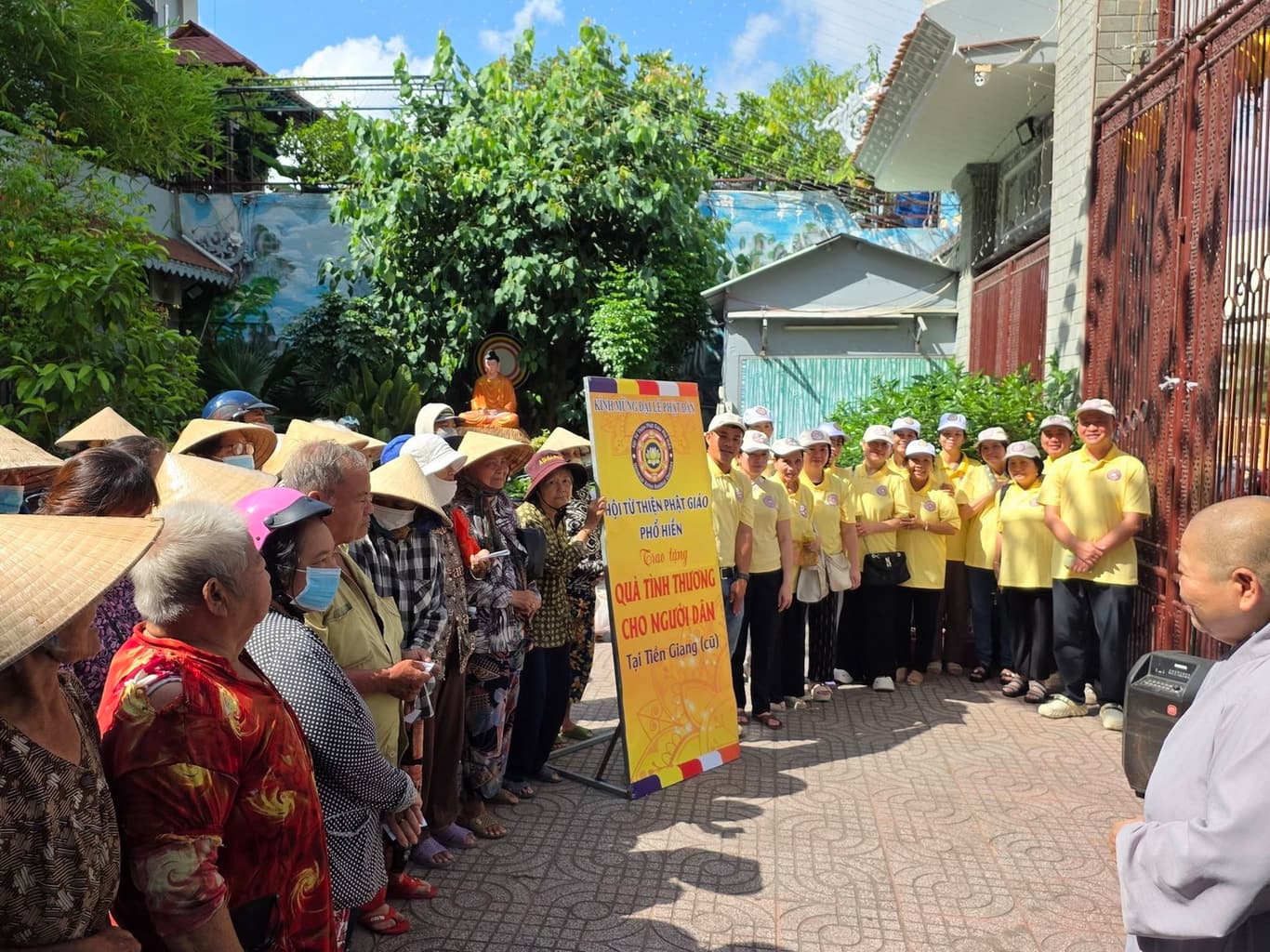 Từ thiện mùa Phật đản — 28