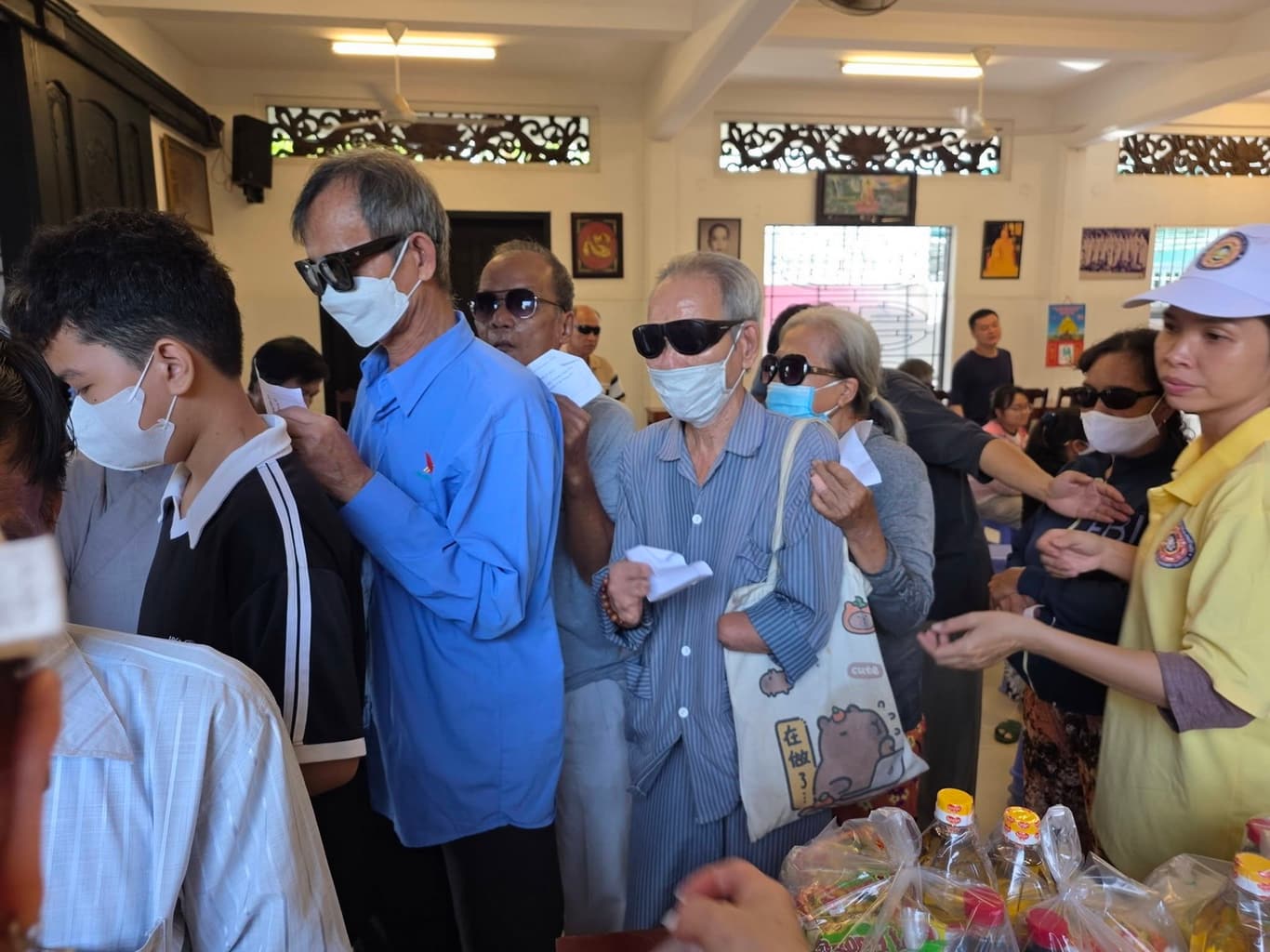 Từ thiện mùa Phật đản — 23