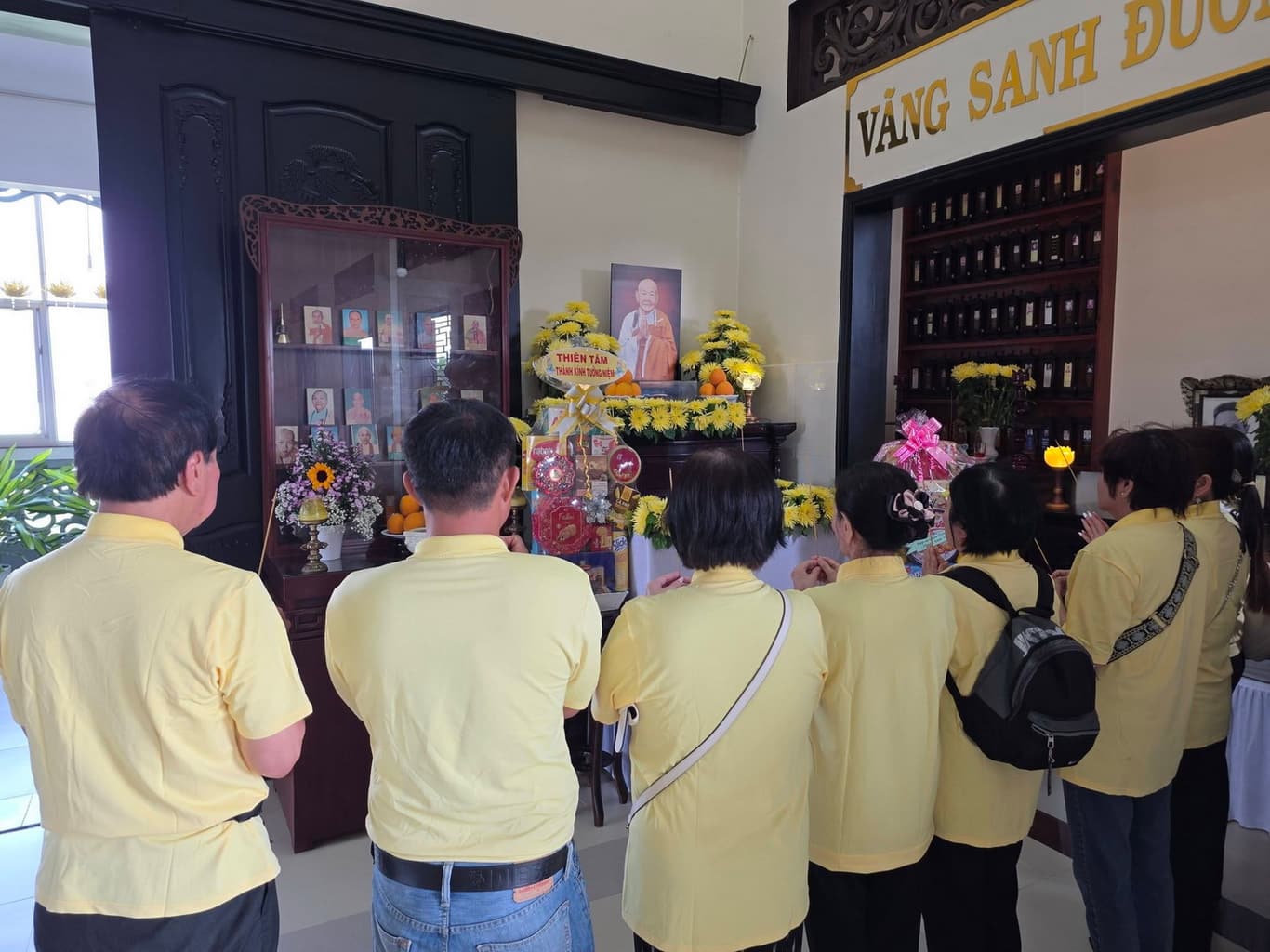 Từ thiện mùa Phật đản — 30