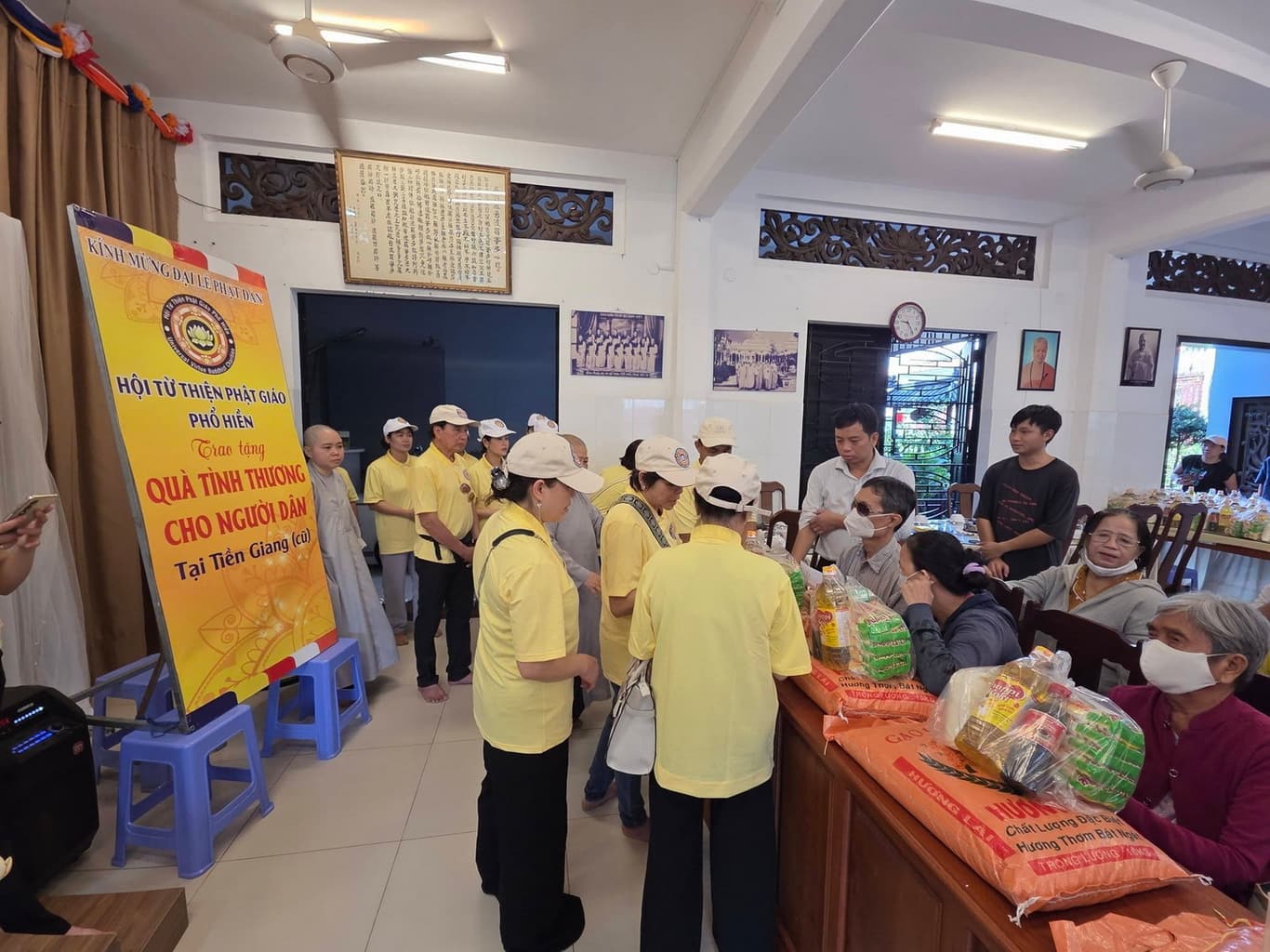 Từ thiện mùa Phật đản — 17