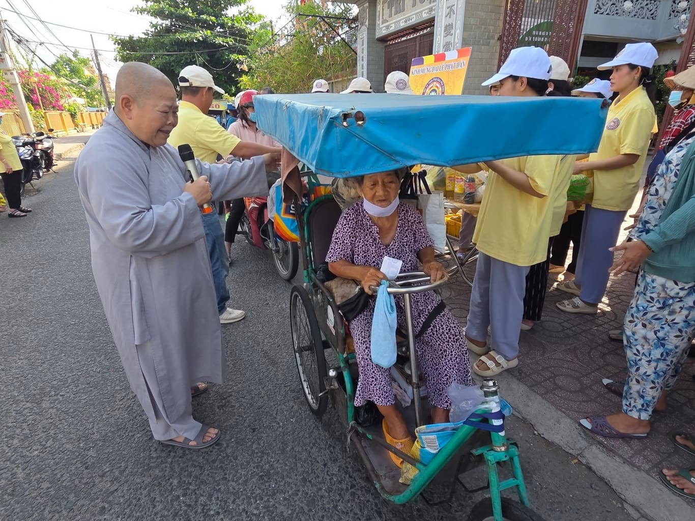 Từ thiện mùa Phật đản — 6