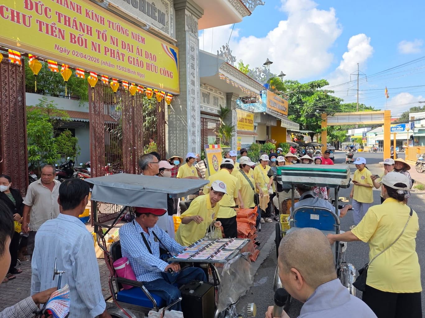 Từ thiện mùa Phật đản — 5