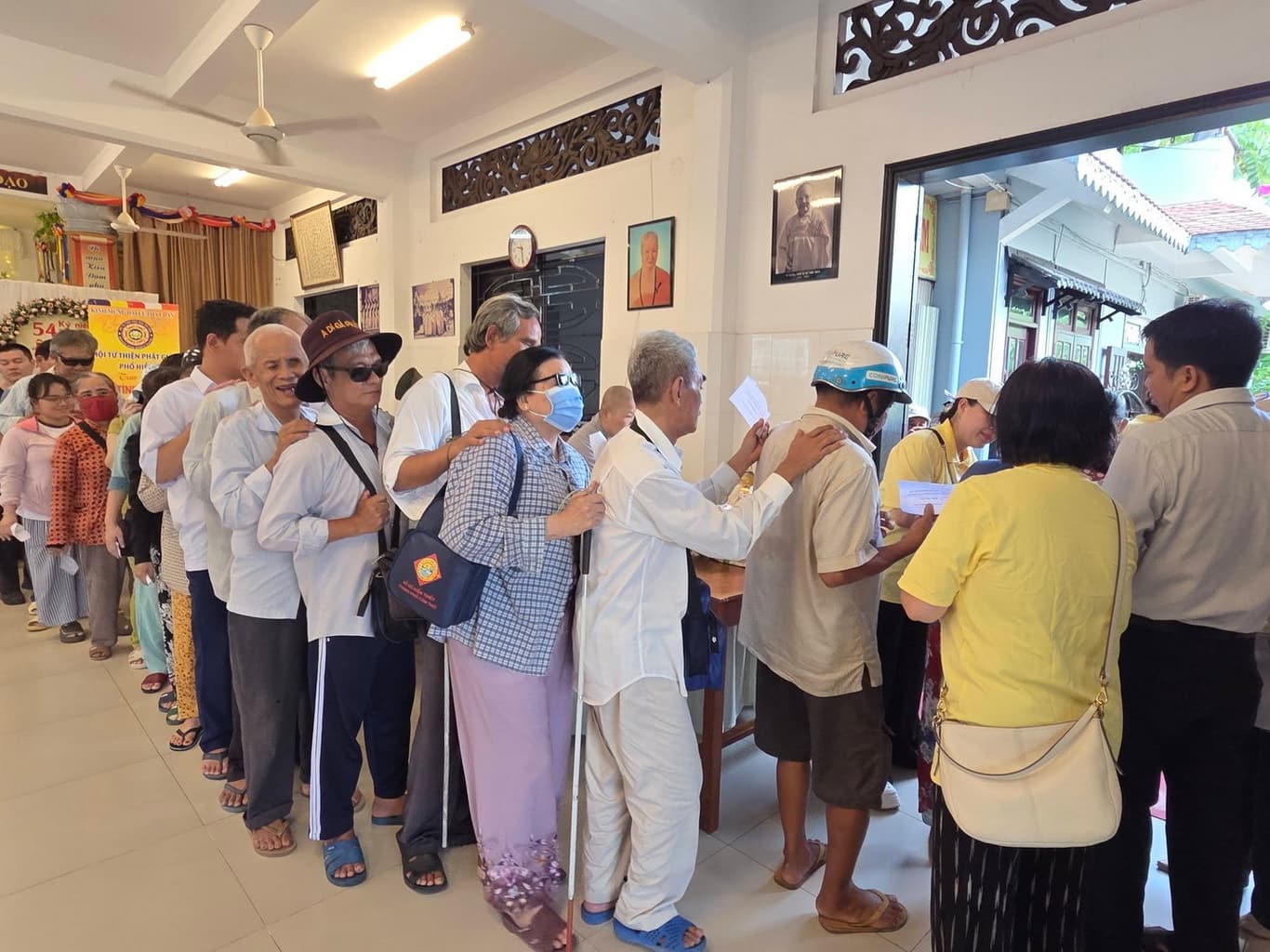 Từ thiện mùa Phật đản — 21