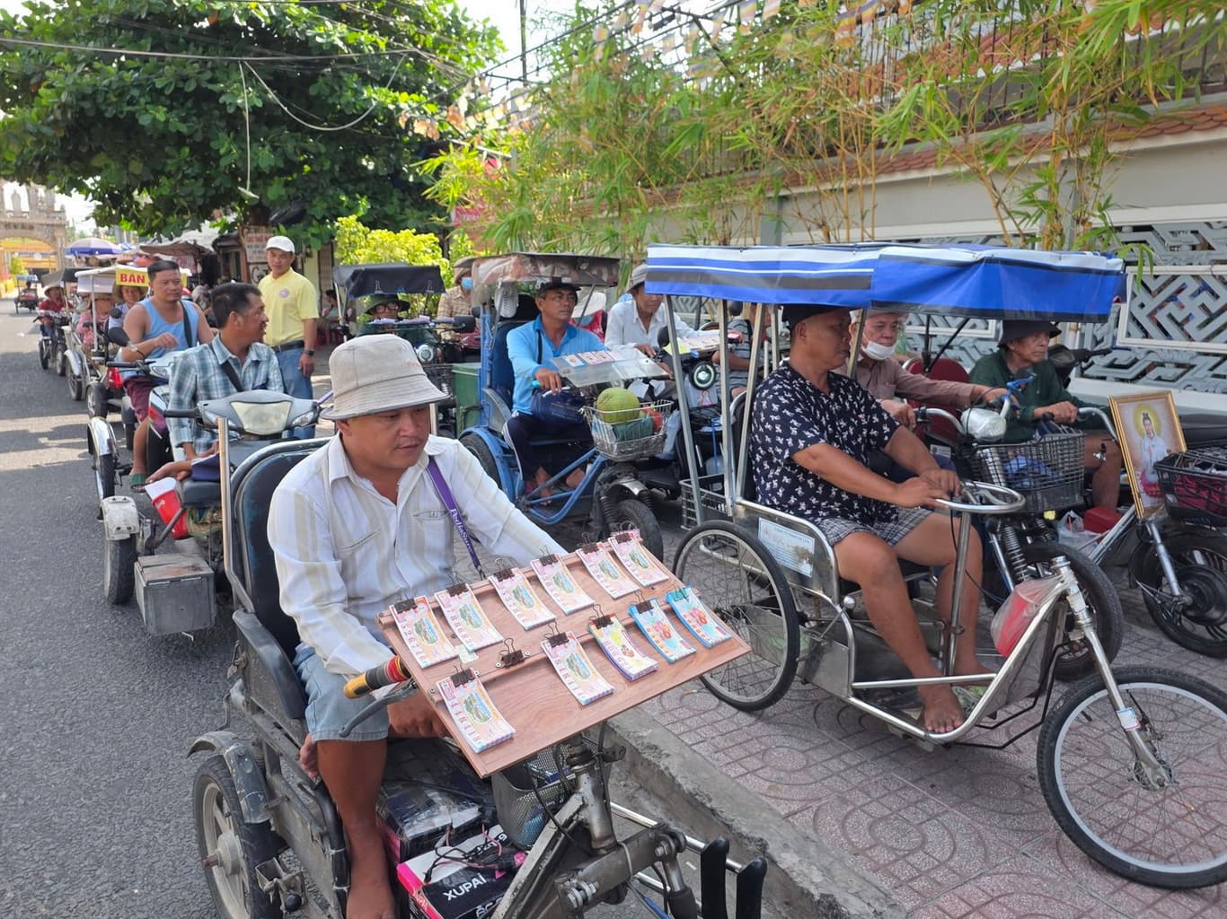 Từ thiện mùa Phật đản — 2