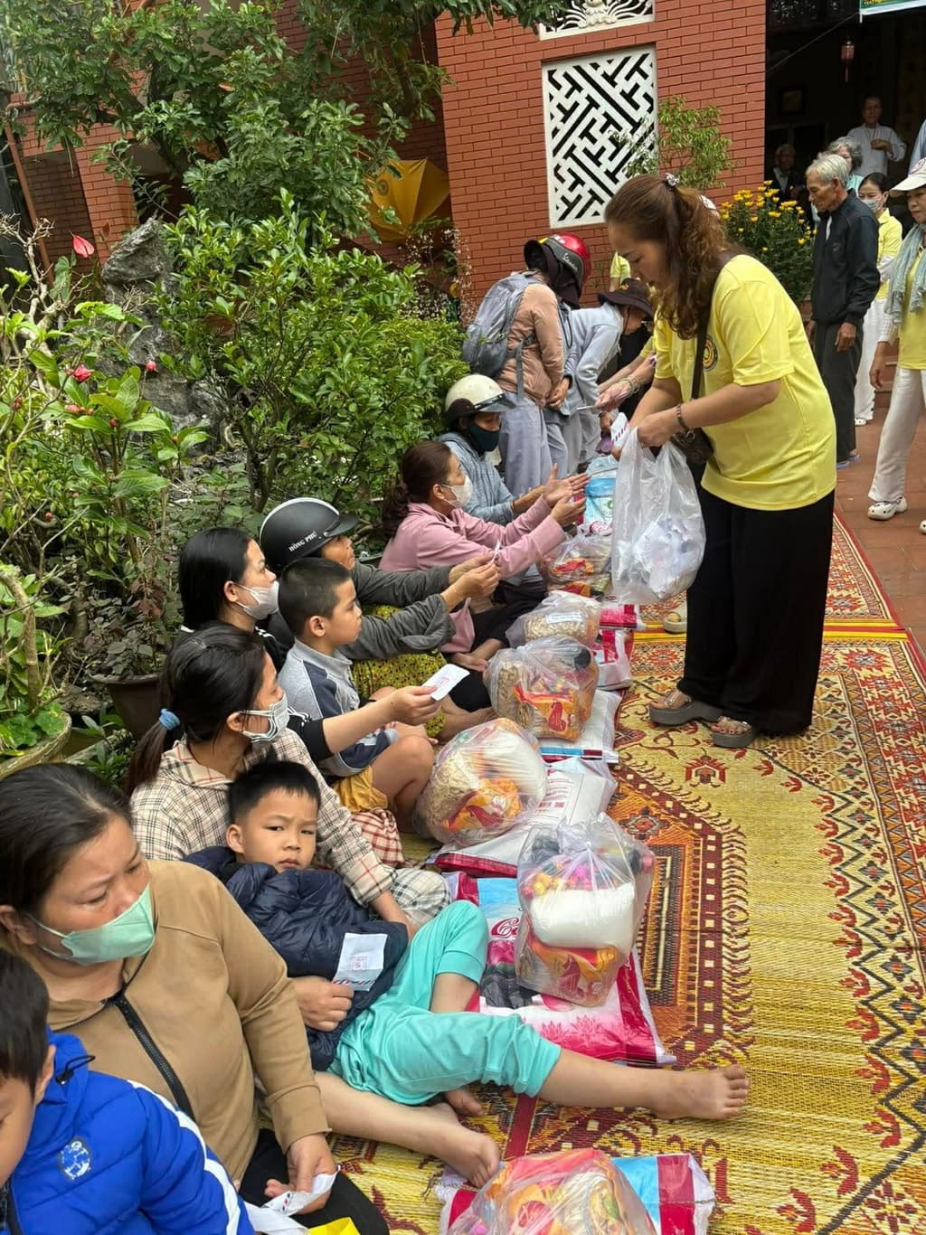 Từ thiện Tết Huế — 32
