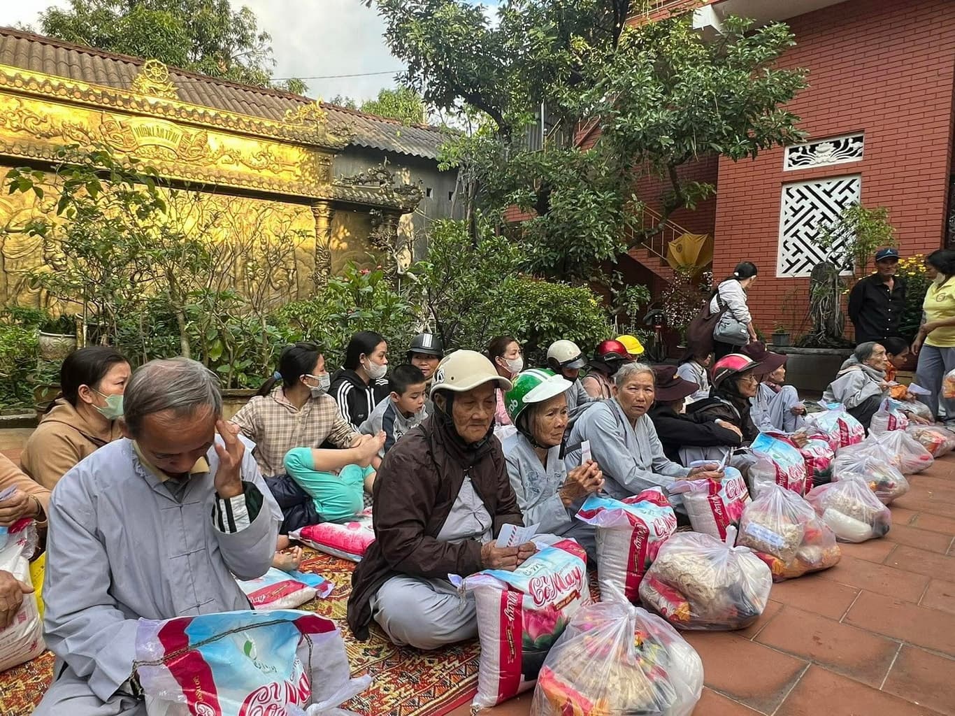 Từ thiện Tết Huế — 25