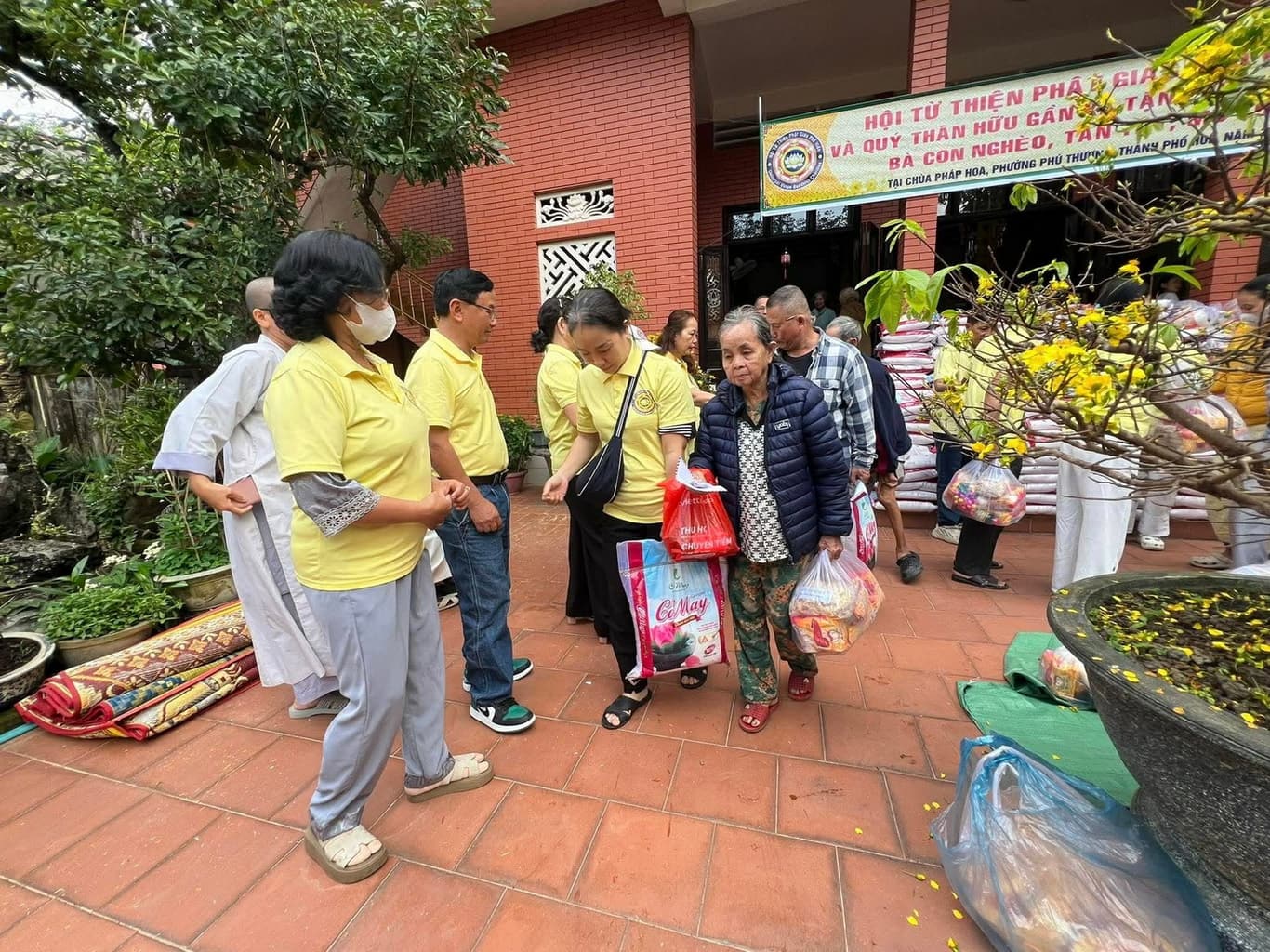 Từ thiện Tết Huế — 19