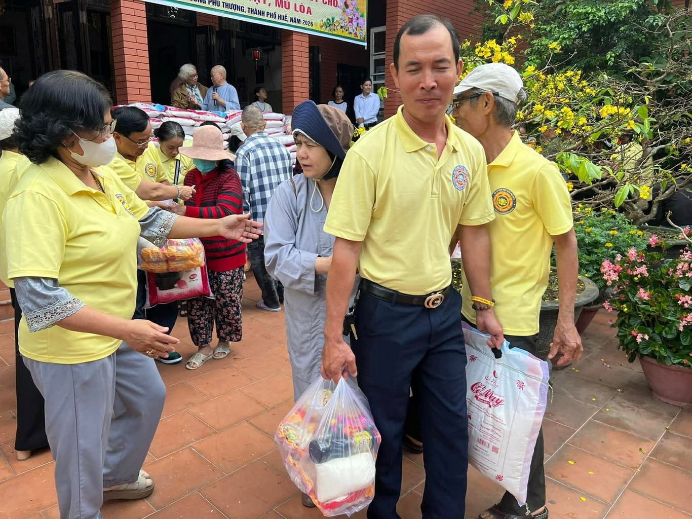 Từ thiện Tết Huế — 18