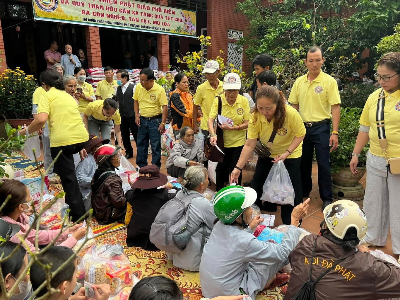 Từ thiện Tết Huế — 16